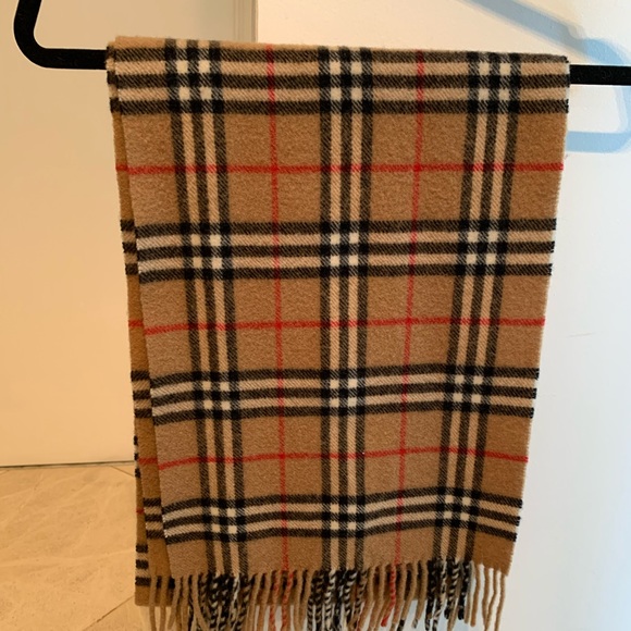 Burberry wool scarf 10/10 condition - Picture 1 of 4